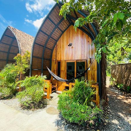 Maayong Hostel (Adults Only) Moalboal Buitenkant foto