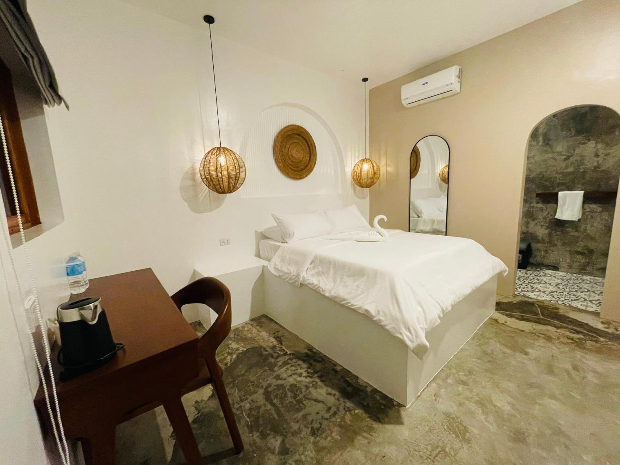 Maayong Hostel (Adults Only) Moalboal Buitenkant foto