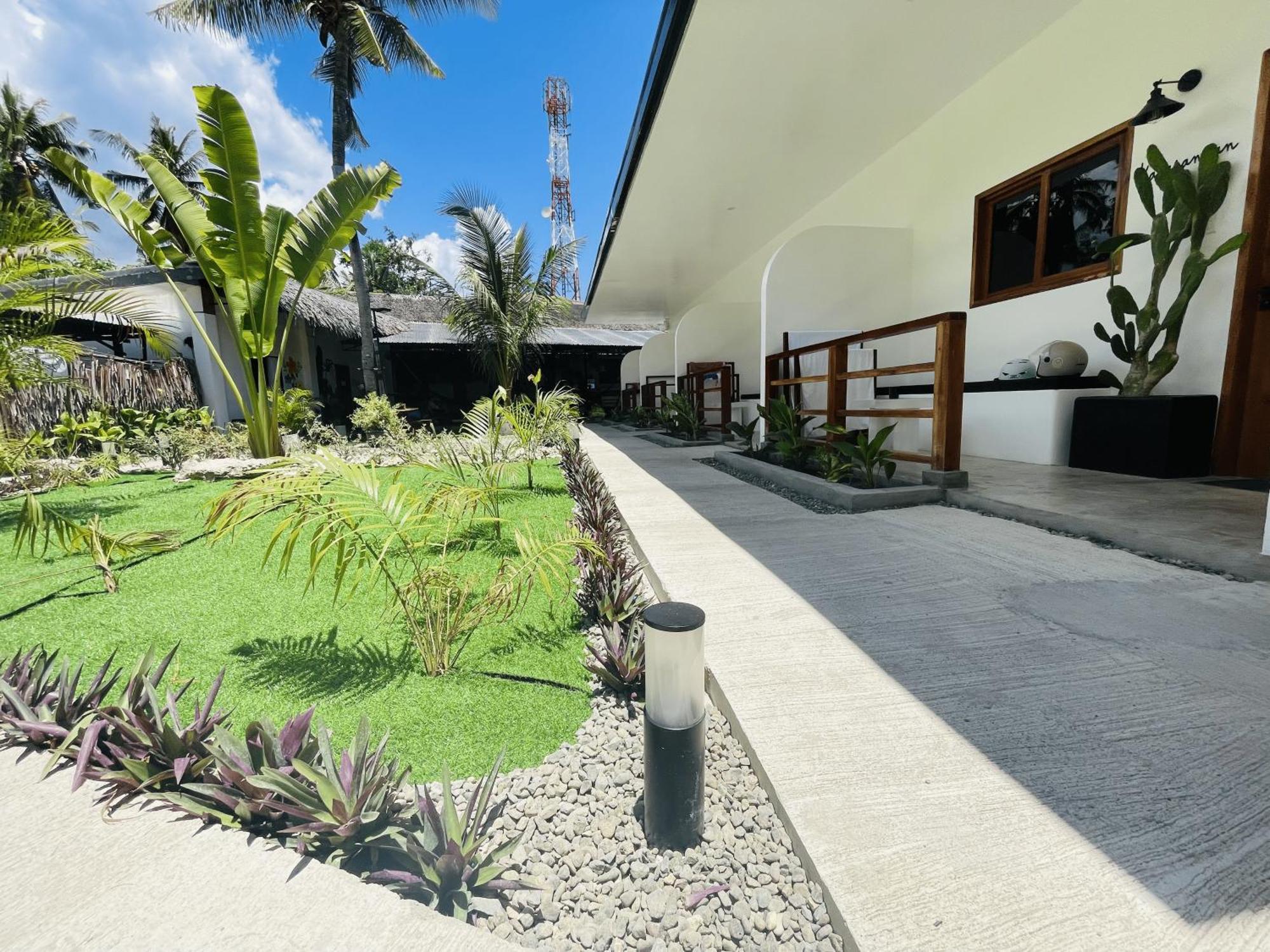 Maayong Hostel (Adults Only) Moalboal Buitenkant foto