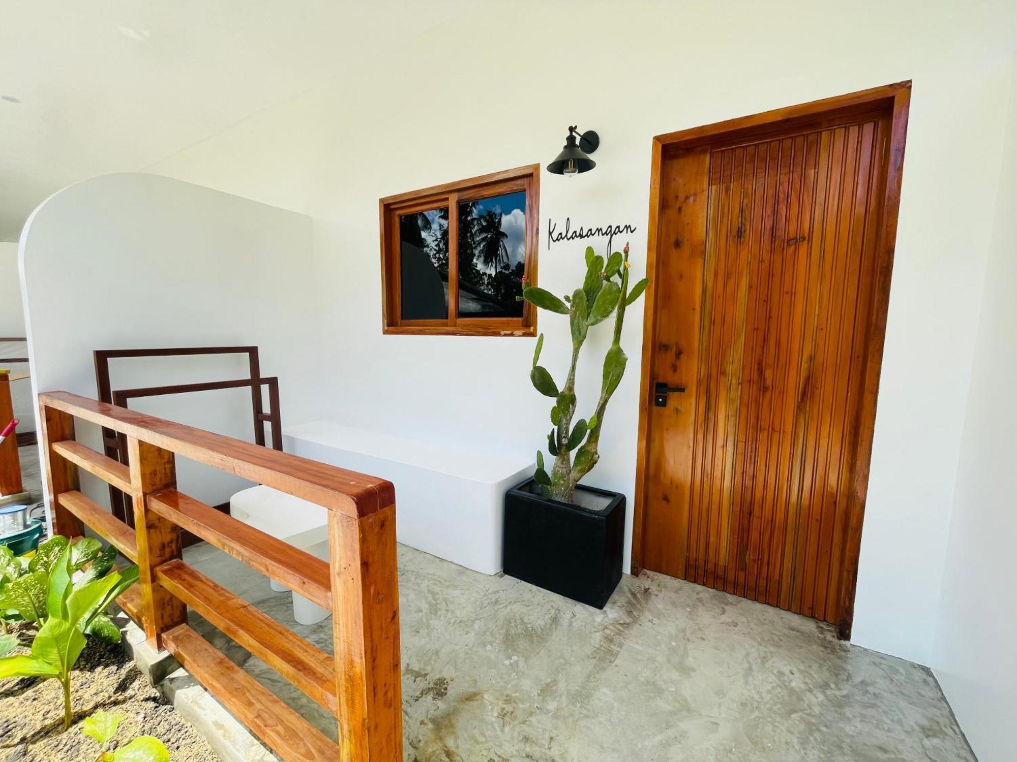 Maayong Hostel (Adults Only) Moalboal Buitenkant foto