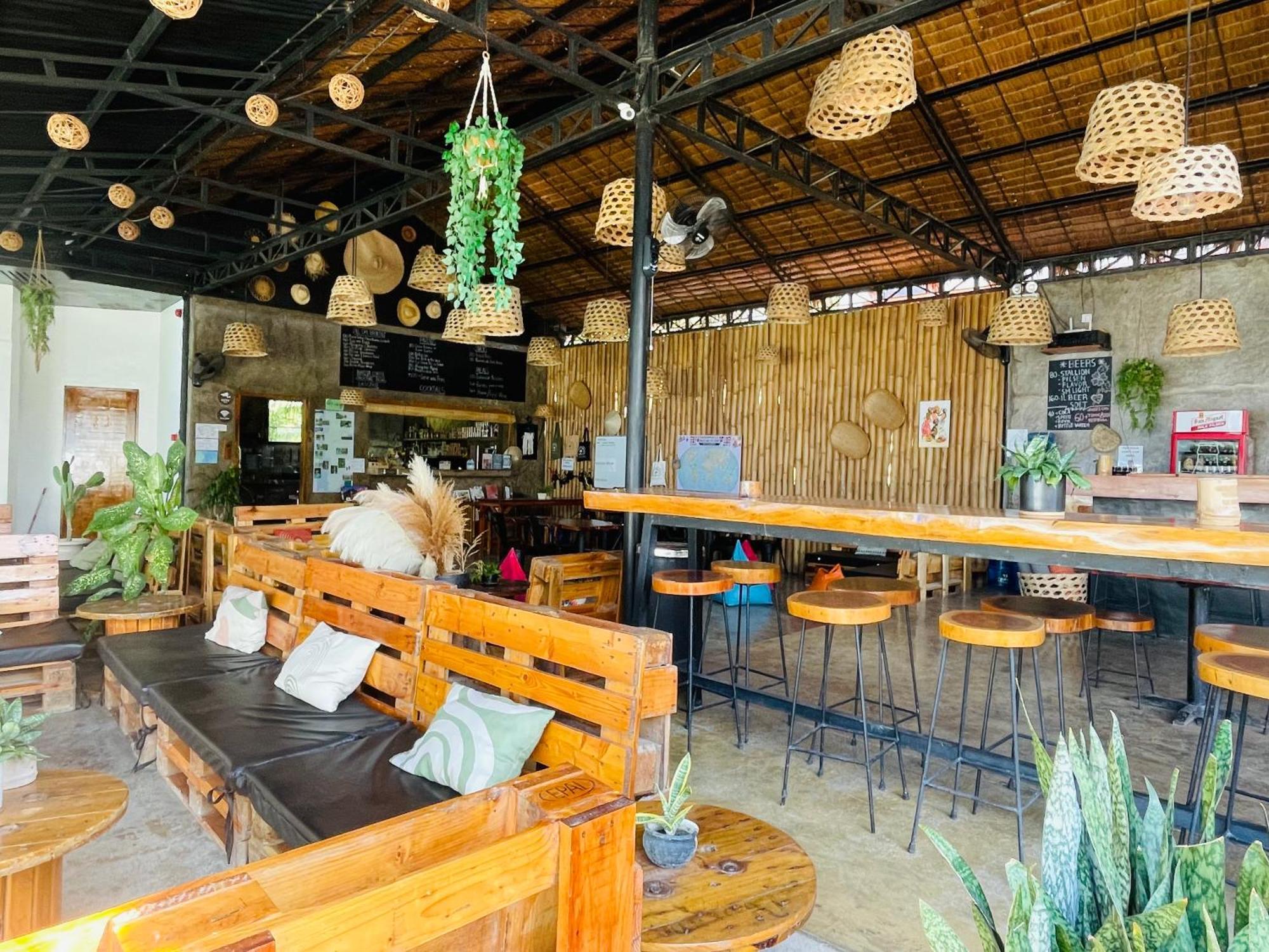 Maayong Hostel (Adults Only) Moalboal Buitenkant foto