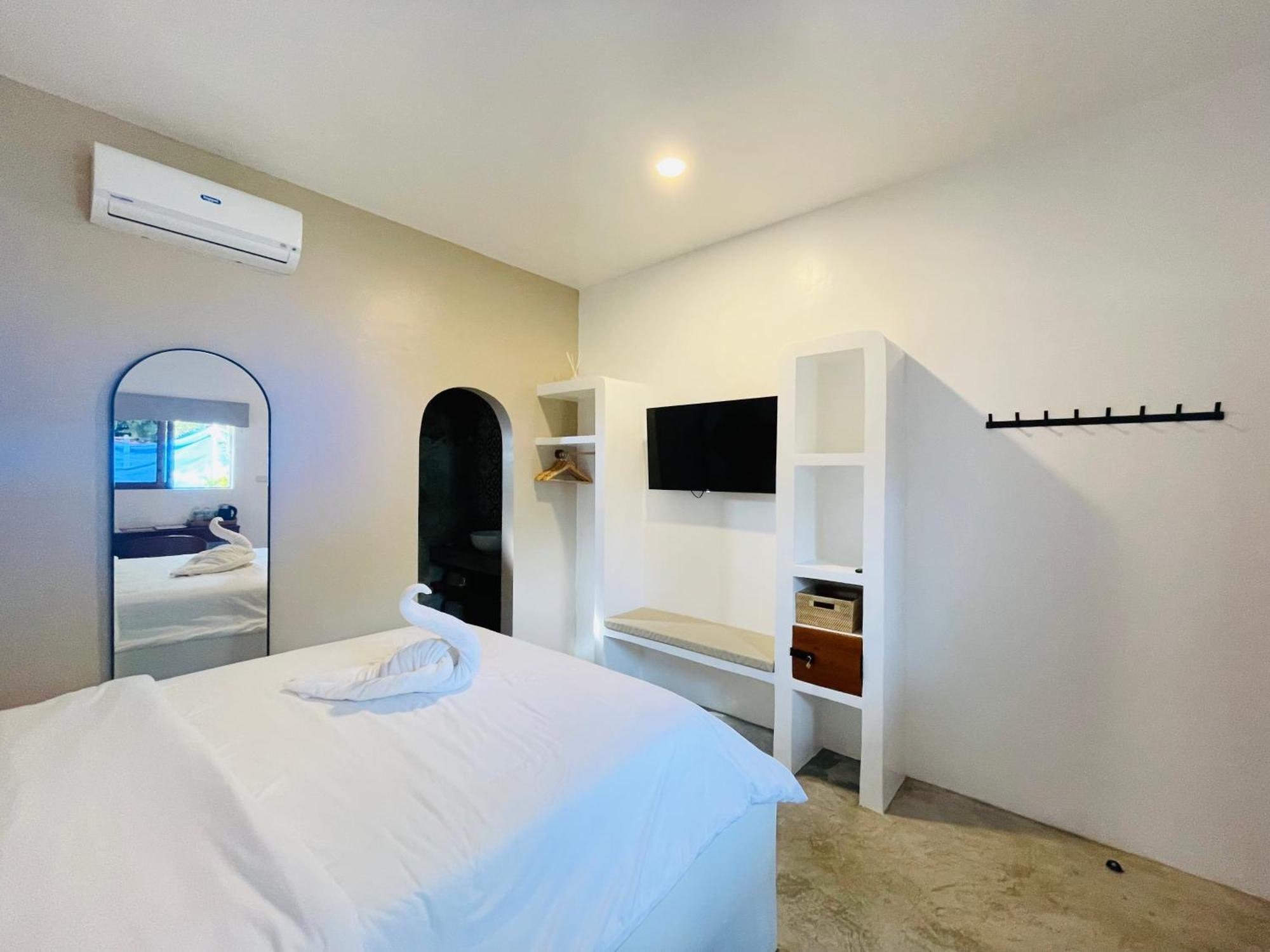 Maayong Hostel (Adults Only) Moalboal Buitenkant foto