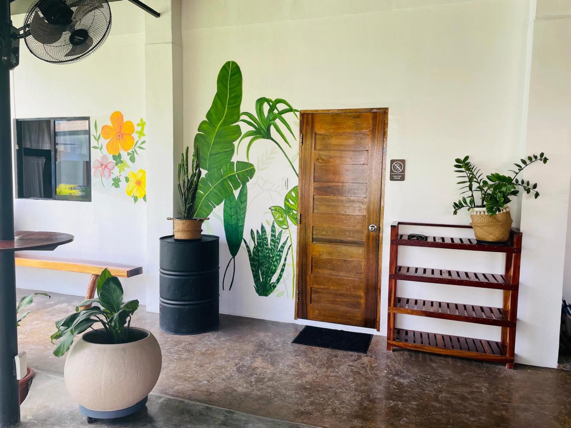 Maayong Hostel (Adults Only) Moalboal Buitenkant foto