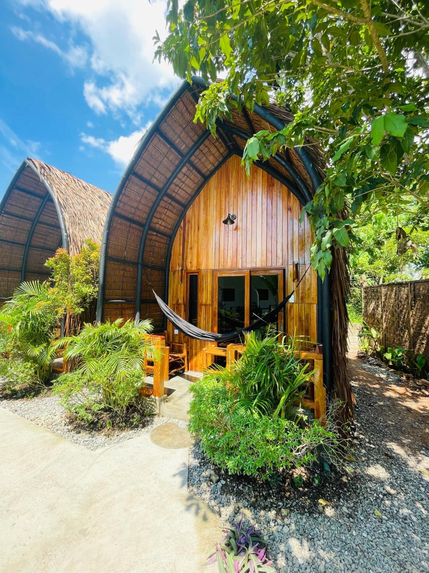 Maayong Hostel (Adults Only) Moalboal Buitenkant foto