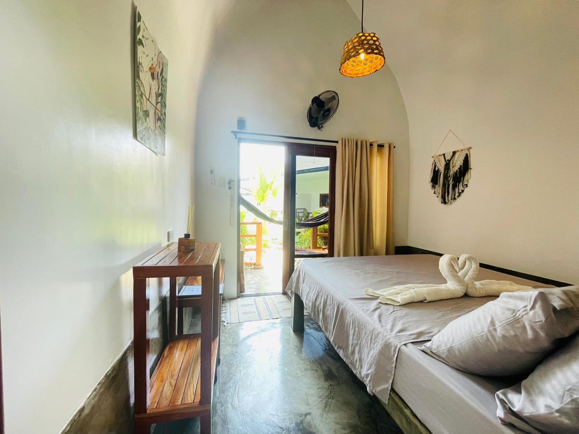 Maayong Hostel (Adults Only) Moalboal Buitenkant foto