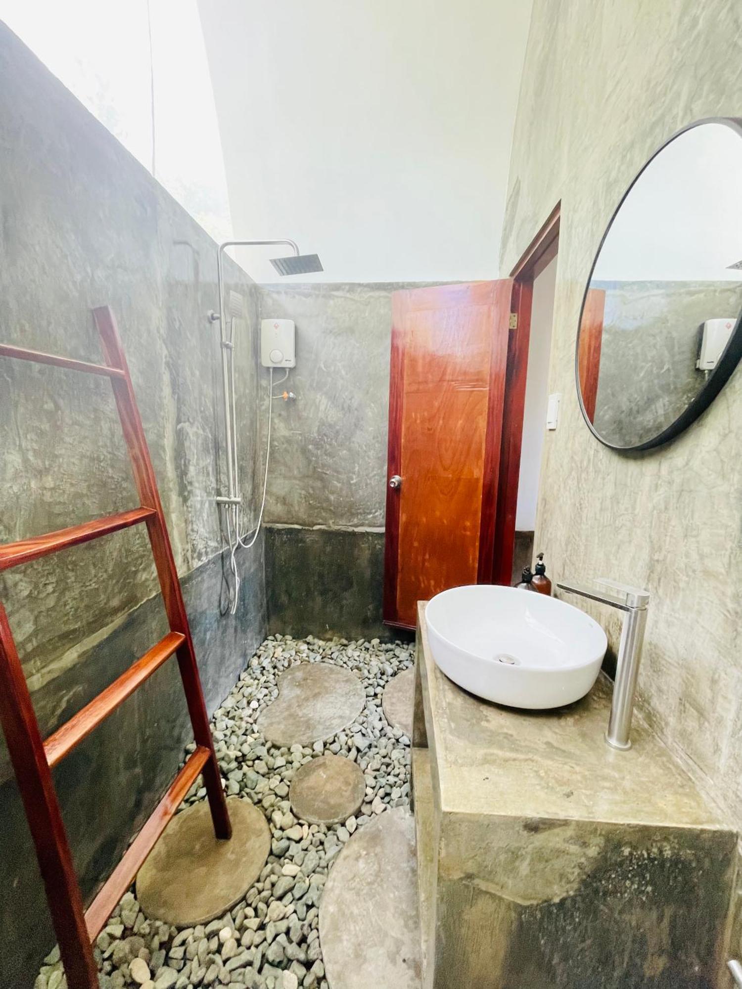 Maayong Hostel (Adults Only) Moalboal Buitenkant foto