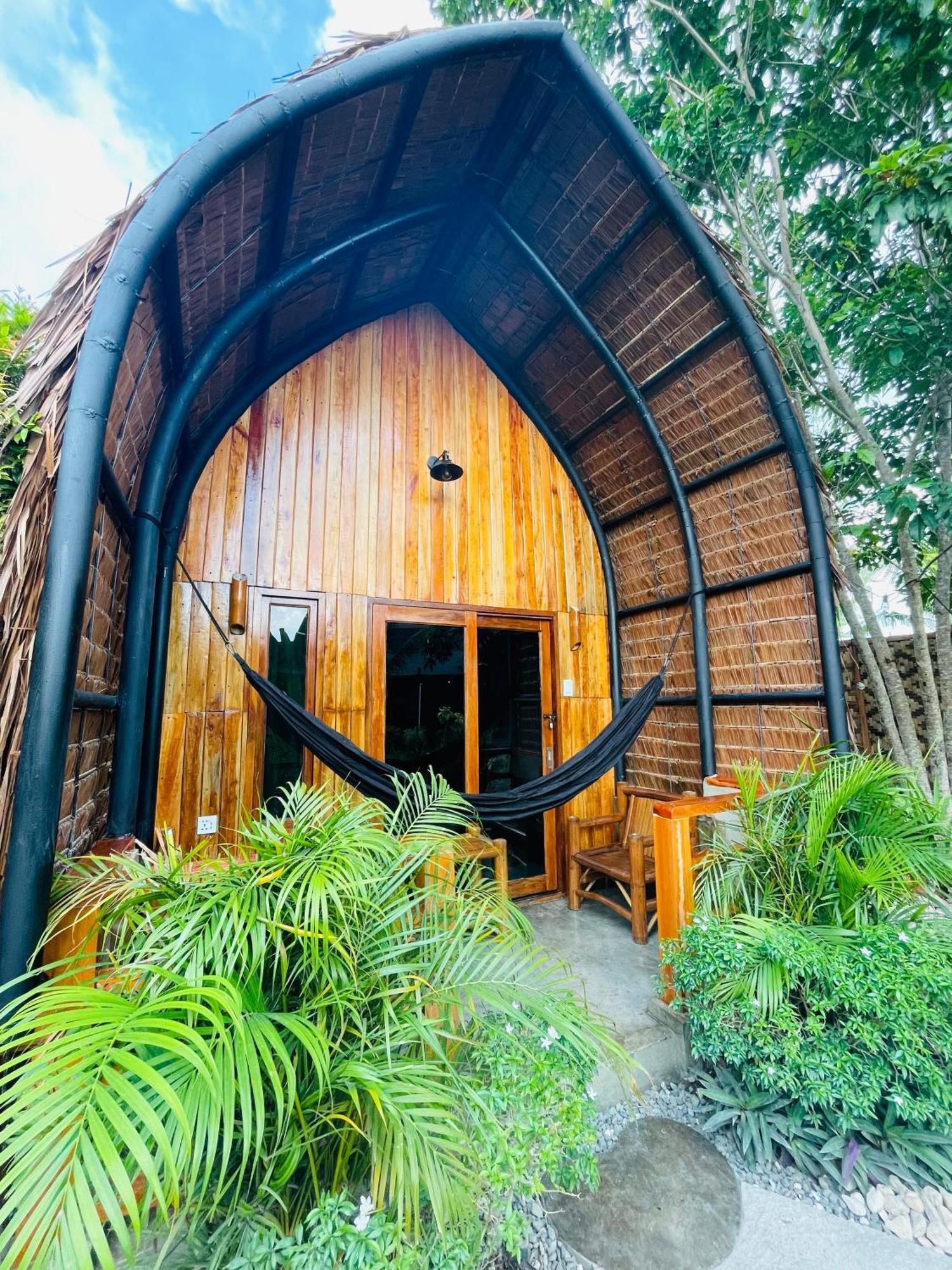 Maayong Hostel (Adults Only) Moalboal Buitenkant foto